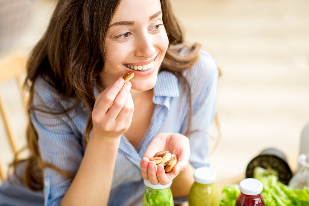 Snacken ist ein wichtiger Bestandteil unseres Alltags, doch leider sind viele der üblichen Snacks nicht unbedingt die beste Wahl, wenn es um unsere Gesundheit geht. Zu viel Zucker, Fett und künstliche Zusätze können unserem Körper schaden und uns auf Dauer sogar krank machen.